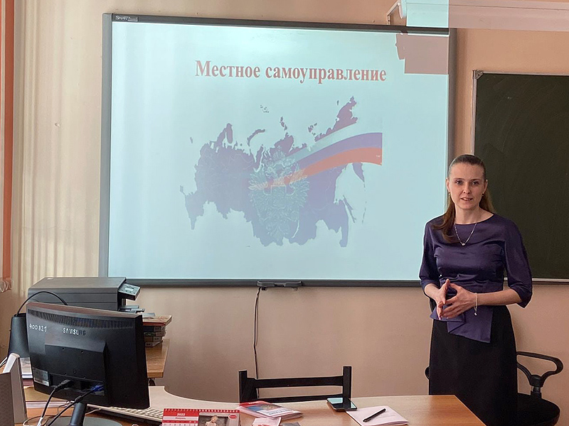 Ирина Александровна Турчанинова, учитель права.jpg